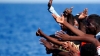 Lampedusa: una barca di migranti si rovescia. Salvati in 47 dalla Guardia Costiera