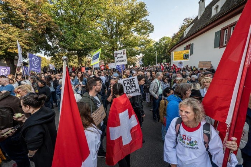 Referendum Green Pass: il 63% degli svizzeri favorevoli all’introduzione del certificato anti-Covid