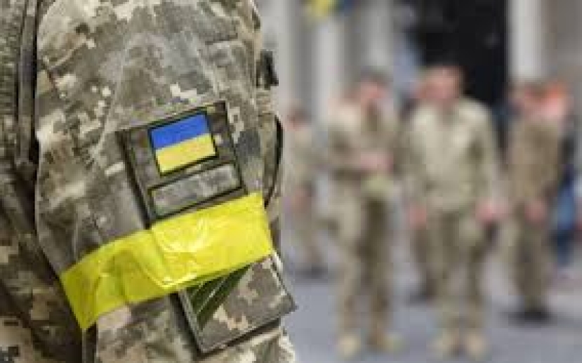Ucraina: la lunga notte delle sirene con 44 attacchi aerei e 70 missili russi. A Mosca le tesi del dopo Putin