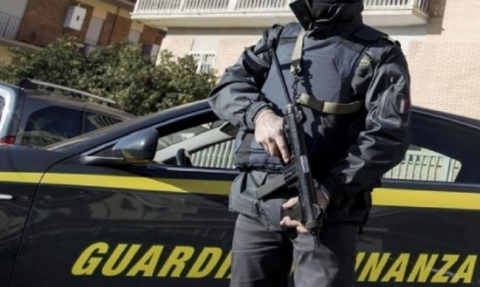 Catania: operazione antimafia della GdF. Arrestati 18 membri del clan Santapaola-Ercolano e Laudani