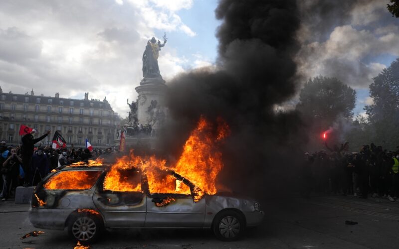 Francia, proteste contro il carovita: 1.200 fermati e 150 agenti feriti. Lecornu condanna le violenze