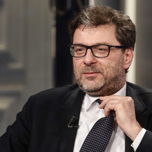 Economia Italia, Giorgetti: “Le nubi all’orizzonte impongono passo consapevole di scostamento da linea di prudenza”
